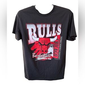 Chicago Bulls Black Graphic T-Shirt size  medium